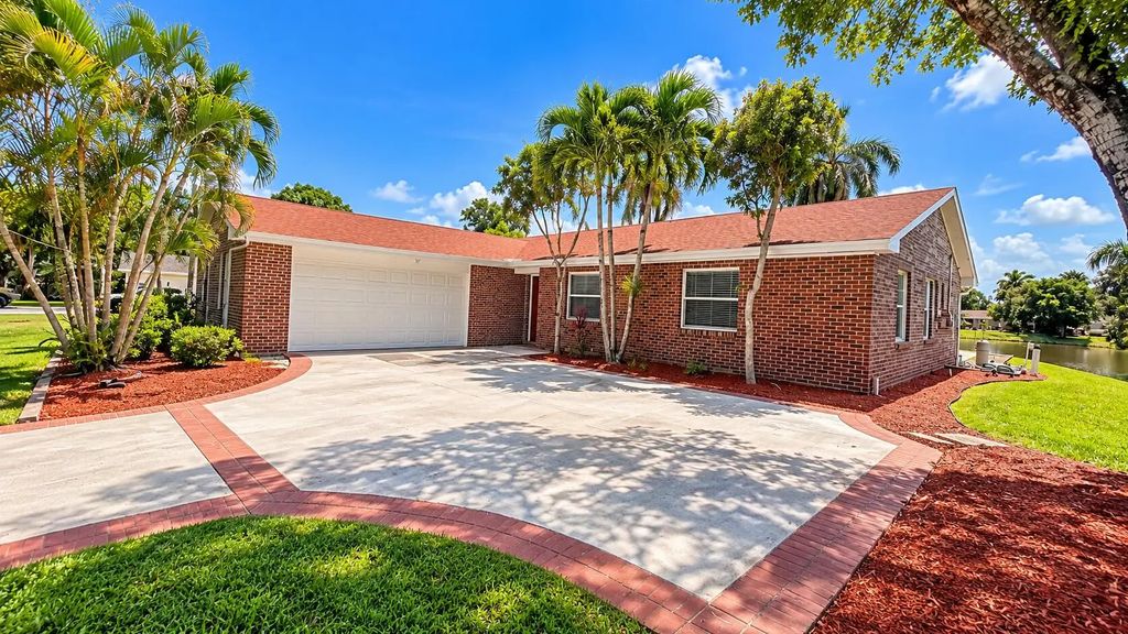 8102 Pioneer Road, Royal Palm Beach