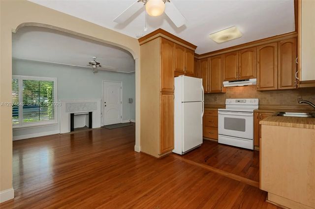 5 of 31 - 989 Eastward Drive, Miami Springs, FL