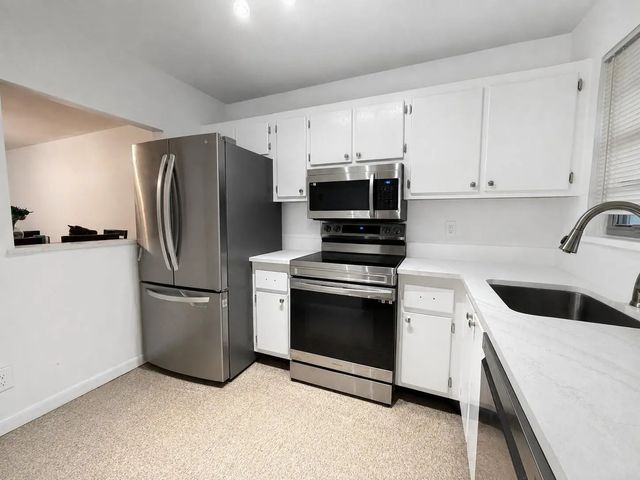 2 of 8 - 1630 Embassy Drive #309, West Palm Beach, FL