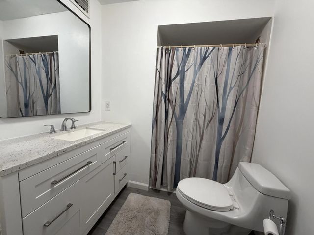 5 of 8 - 1630 Embassy Drive #309, West Palm Beach, FL