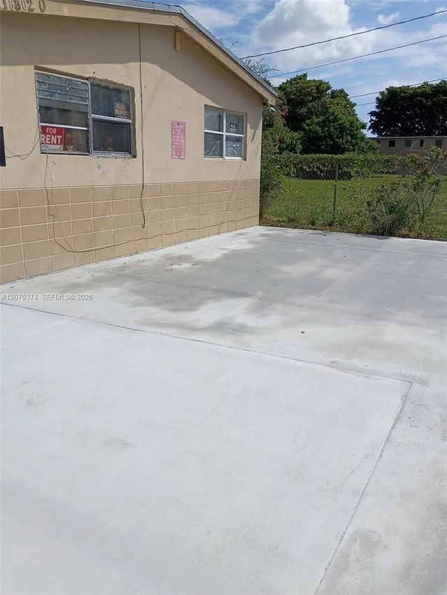 1815-1820 Ali Baba Avenue, Opa-Locka
