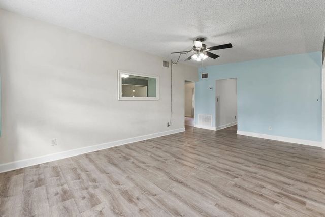 4 of 28 - 3920 Edwards Road, Fort Pierce, FL