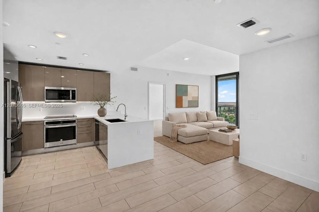 2000 Metropica Way #2111, Sunrise