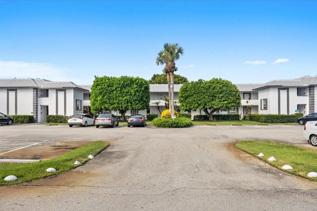801 Se Central Parkway #14, Stuart