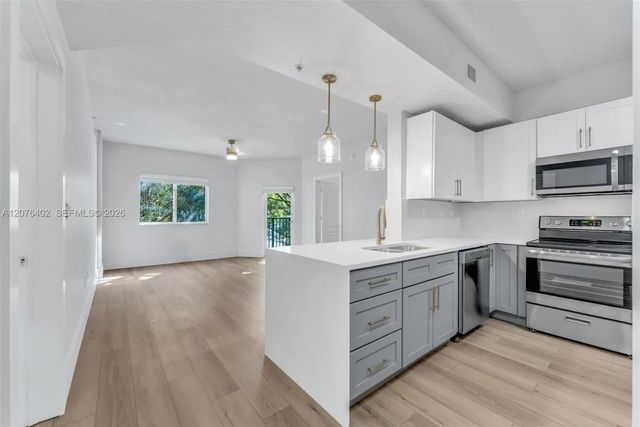 5 of 12 - 6001 Sw 70th Street #512, South Miami, FL