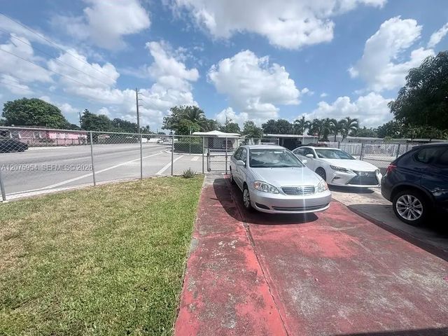 4 of 21 - 3190 Nw 97th Street, Miami, FL