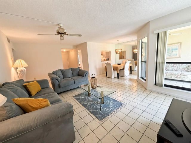 2 of 21 - 3335 Lucerne Park Drive, Greenacres, FL
