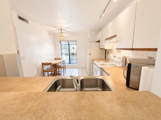 5 of 21 - 3335 Lucerne Park Drive, Greenacres, FL