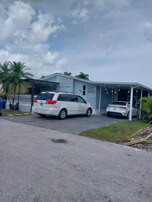 2 of 28 - 19800 Sw 180th Avenue #392, Miami, FL