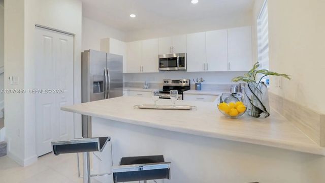 2 of 11 - 2584 Se 25 Drive, Homestead, FL