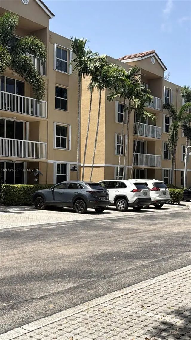 619 E Sheridan Street #105, Dania Beach