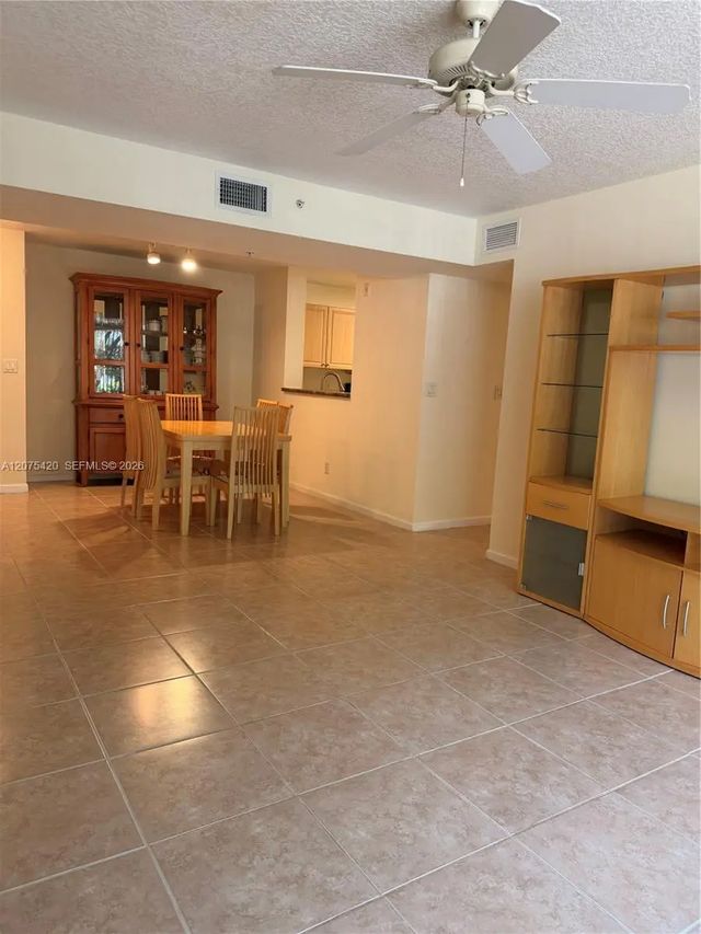 5 of 24 - 619 E Sheridan Street #105, Dania Beach, FL
