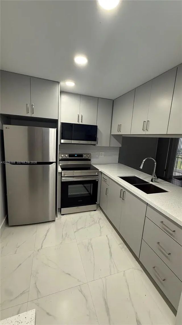 2750 W 63rd Place #12-24, Hialeah