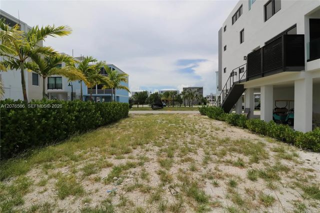 2 of 33 - 94825 Overseas Highway, Key Largo, FL