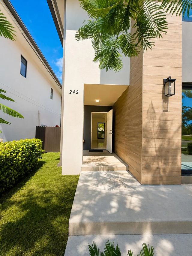 3 of 22 - 242 Nw 11th Court, Florida City, FL