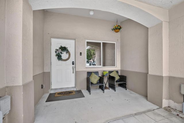 2 of 35 - 4950 Palm Garden Lane, Davie, FL
