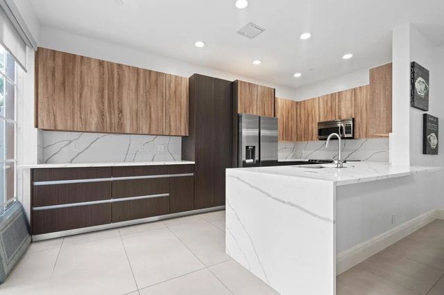 3 of 32 - 1123 Ne 18th Avenue, Fort Lauderdale, FL