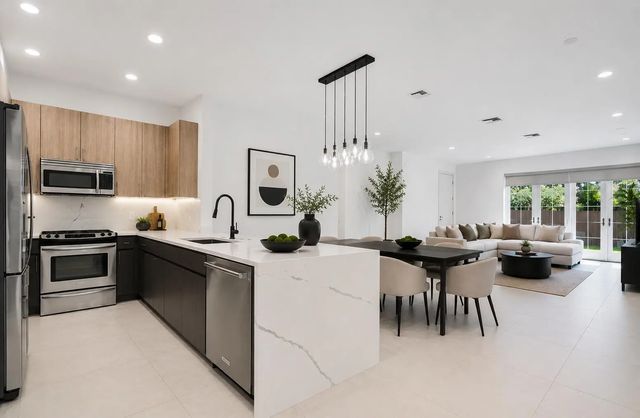 5 of 32 - 1123 Ne 18th Avenue, Fort Lauderdale, FL