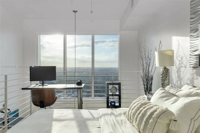 60 Sw 13th Street #3211, Miami
