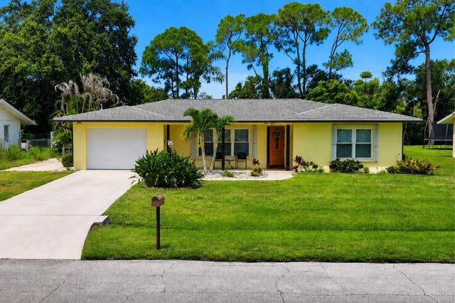 2 of 16 - 415 Se Calmoso Drive, Port St. Lucie, FL