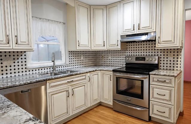 3 of 16 - 415 Se Calmoso Drive, Port St. Lucie, FL