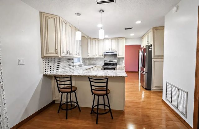 5 of 16 - 415 Se Calmoso Drive, Port St. Lucie, FL