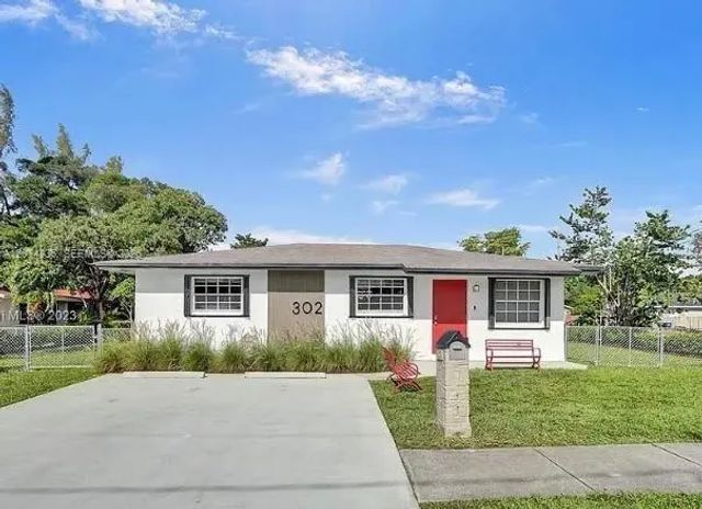 302 Nw 9th Street, Hallandale Beach