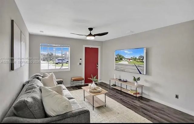 4 of 34 - 302 Nw 9th Street, Hallandale Beach, FL