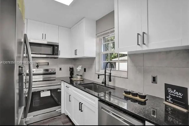 5 of 34 - 302 Nw 9th Street, Hallandale Beach, FL