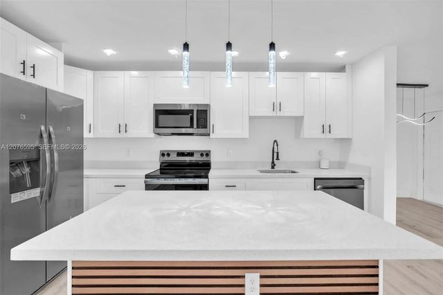 3 of 56 - 2572 Nw 20th Street, Fort Lauderdale, FL
