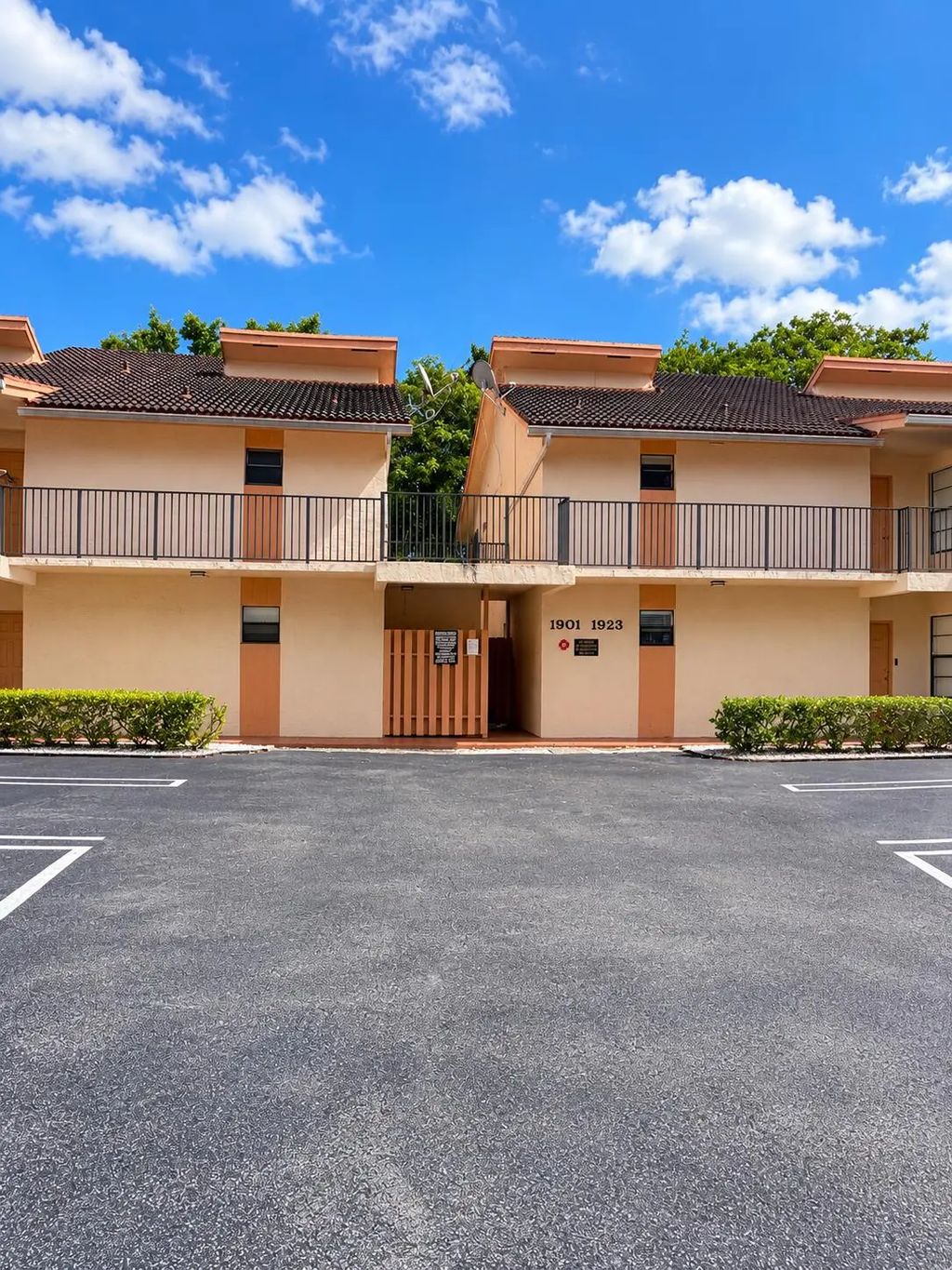 1911 Nw 94th Avenue #101a, Coral Springs