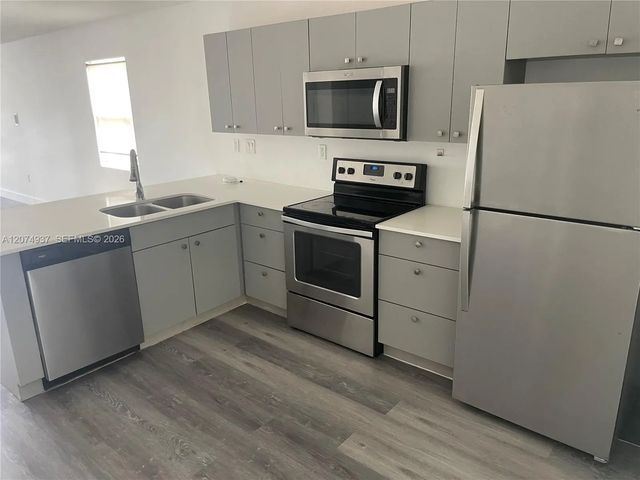4 of 7 - 2290 Sw 58th Avenue, Miami, FL