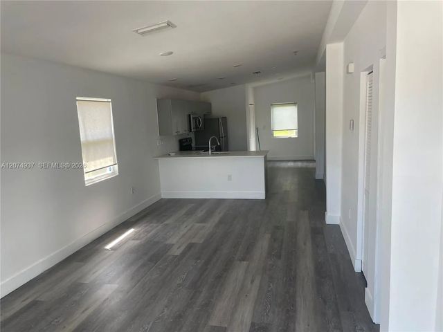 5 of 7 - 2290 Sw 58th Avenue, Miami, FL