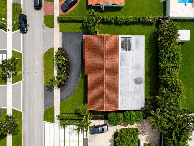 4 of 23 - 3115 Village Green Drive, Miami, FL