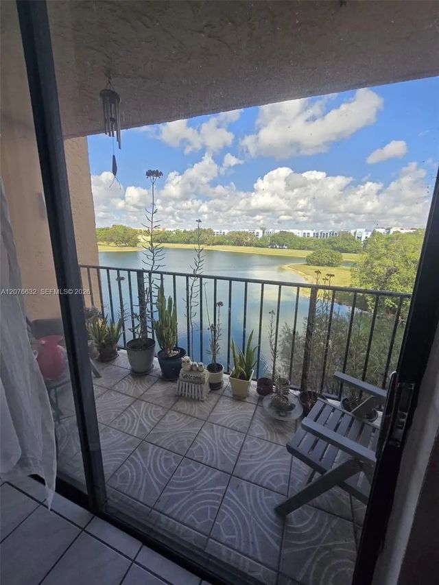 3 of 19 - 9688 Fontainebleau Boulevard #409, Miami, FL