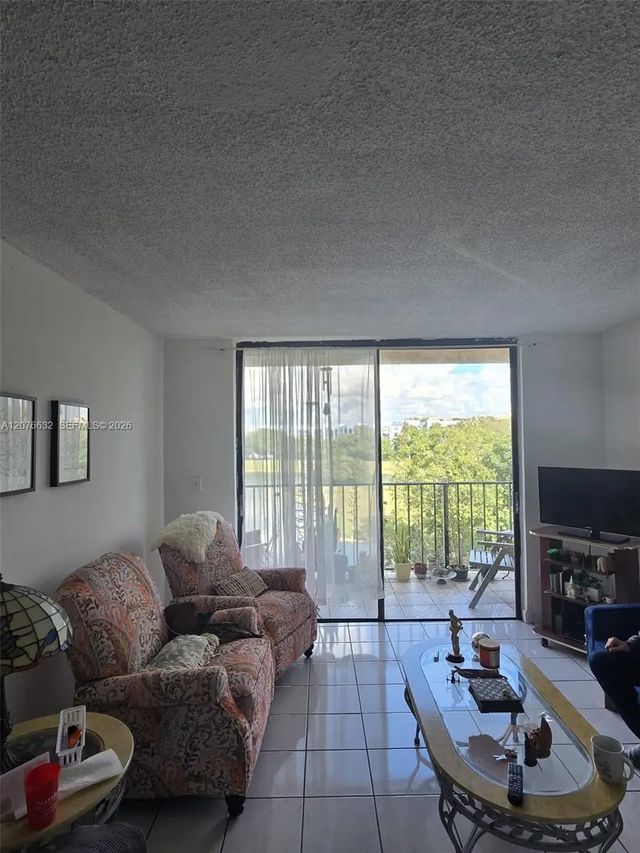 5 of 19 - 9688 Fontainebleau Boulevard #409, Miami, FL