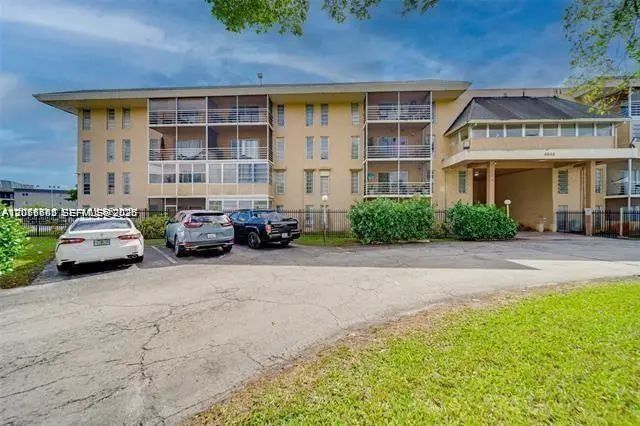 4 of 32 - 4848 Nw 24th Court #230, Lauderdale Lakes, FL