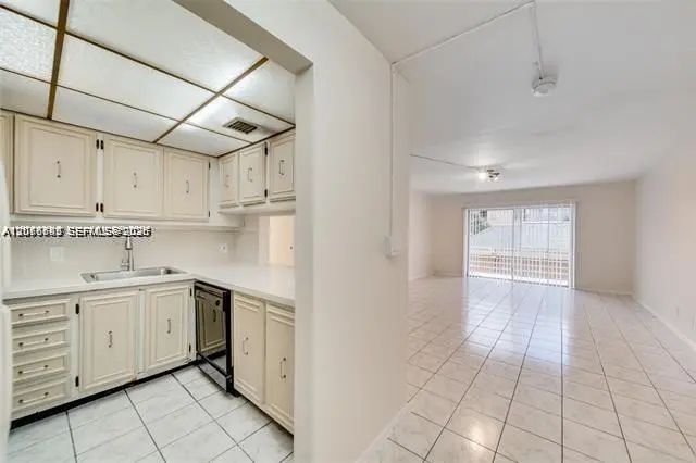 5 of 32 - 4848 Nw 24th Court #230, Lauderdale Lakes, FL