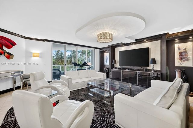 21050 Point Place #403, Aventura