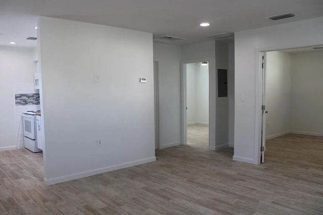 5 of 18 - 47 Se 12th Street, Dania Beach, FL