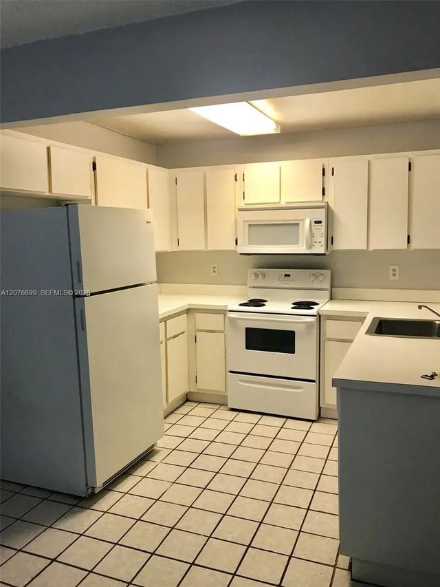 2 of 10 - 9810 Hammocks Boulevard #202, Miami, FL