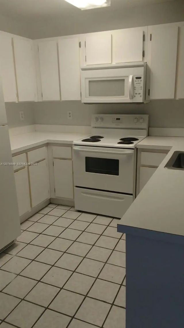 3 of 10 - 9810 Hammocks Boulevard #202, Miami, FL