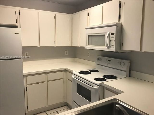 4 of 10 - 9810 Hammocks Boulevard #202, Miami, FL