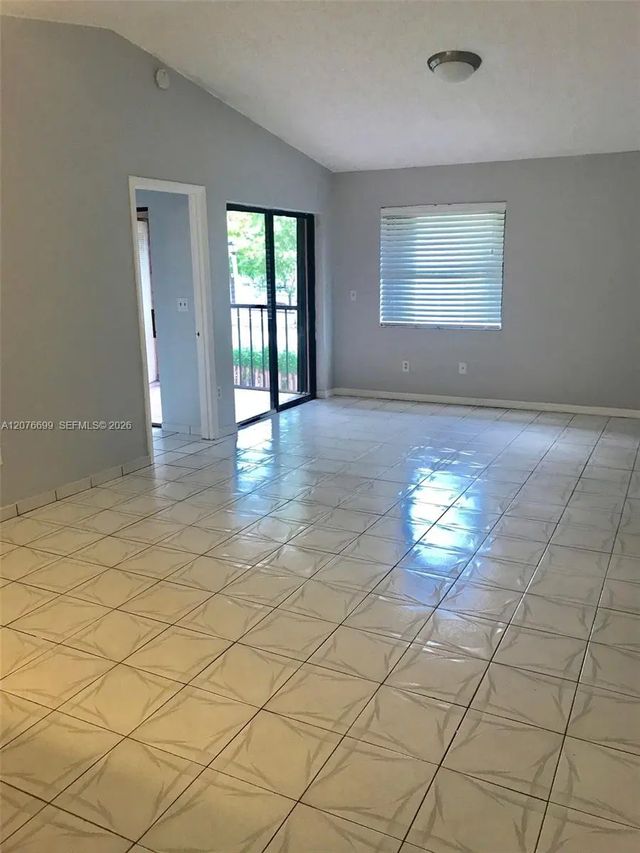 5 of 10 - 9810 Hammocks Boulevard #202, Miami, FL