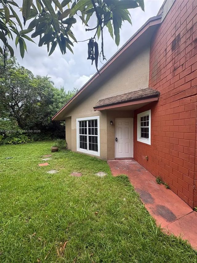4 of 23 - 14801-03 Ne 7th Avenue, Miami, FL