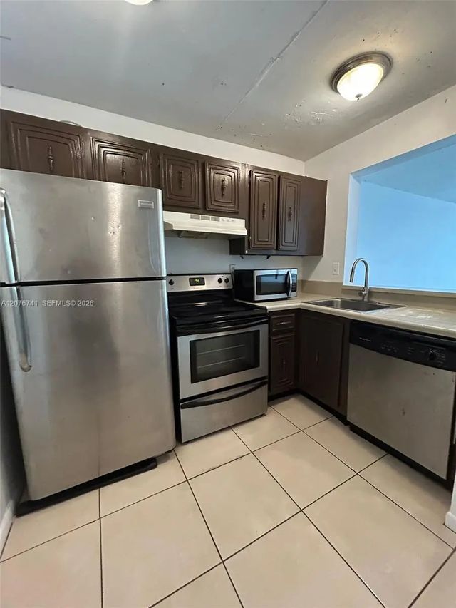 4 of 16 - 496 Nw 165th St Road #d-310, Miami, FL