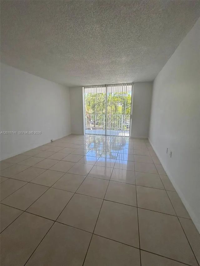 5 of 16 - 496 Nw 165th St Road #d-310, Miami, FL