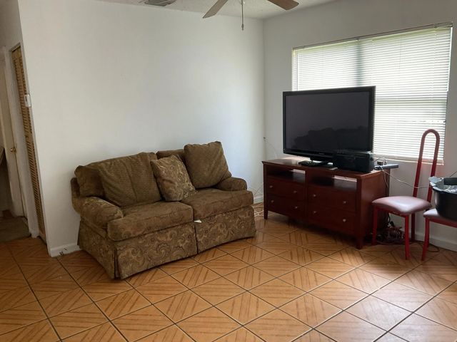 5 of 14 - 211 Ne 27th Avenue, Boynton Beach, FL