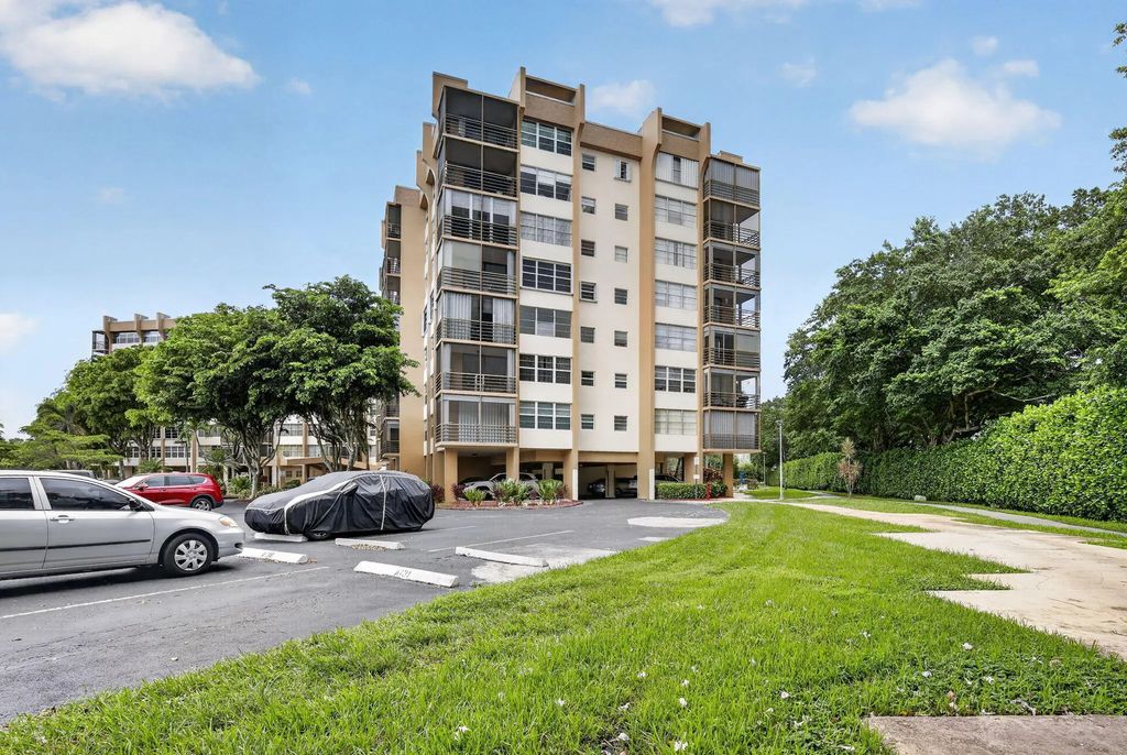 1400 Saint Charles Place #313, Pembroke Pines