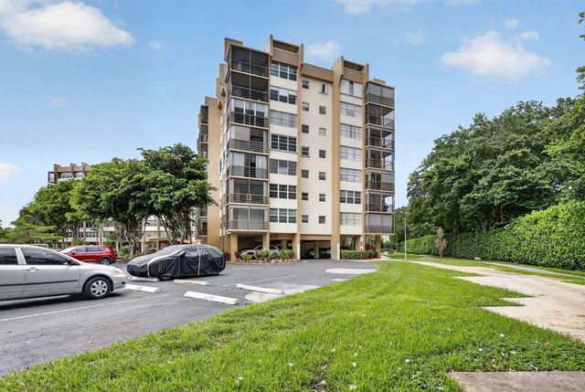 1400 Saint Charles Place #313, Pembroke Pines